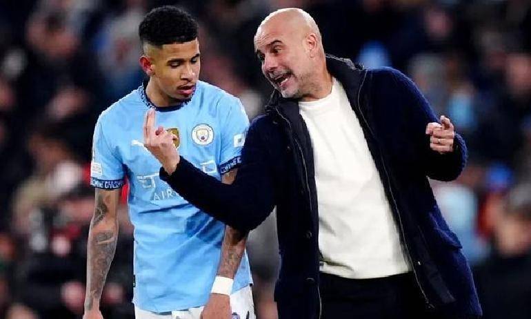 0-2输球！曼城终结七年欧冠主场不败，高价留萨维尼奥引质疑？