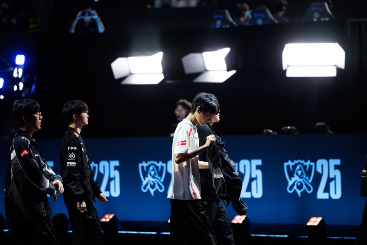 LPL官方分享Shanks人物故事：五年职业首次S赛，没去决赛很是遗憾